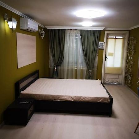 Студиото Е Партер От Жилищна Сграда. Топ Център. Apartment Varna Luaran gambar