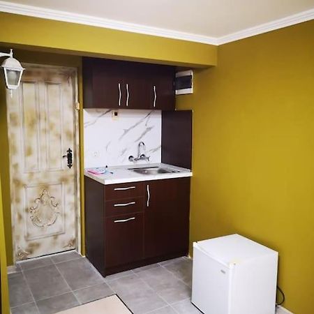 Студиото Е Партер От Жилищна Сграда. Топ Център. Apartment Varna Luaran gambar