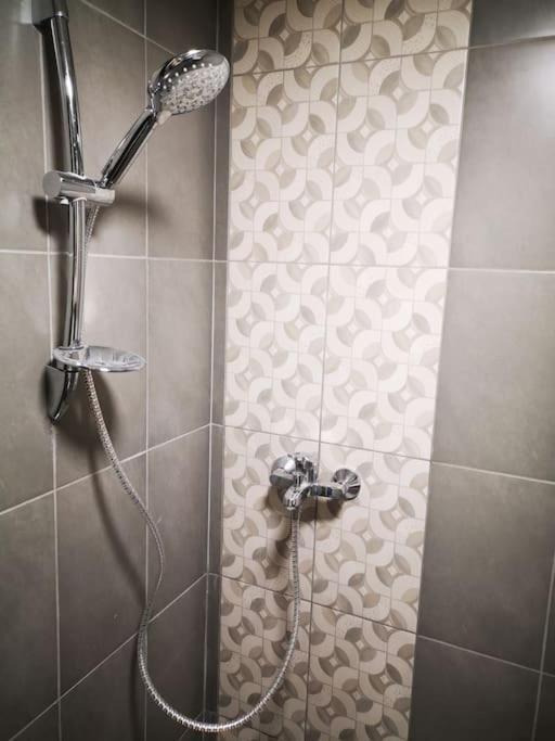 Студиото Е Партер От Жилищна Сграда. Топ Център. Apartment Varna Luaran gambar